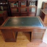 Antiek mahoniehouten bureau met groen leer 3