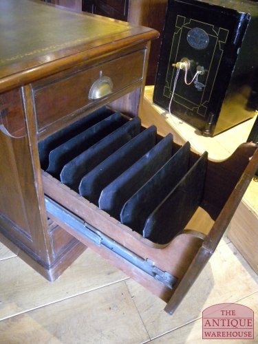 Antiek militair bureau 4