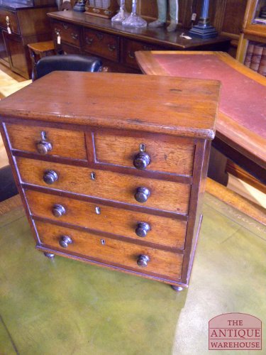 antiek miniatuur ladekastje, circa 1850, VERKOCHT