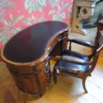 Antiek niervormig bureau 2