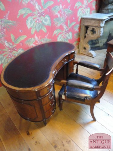 Antiek niervormig bureau 2