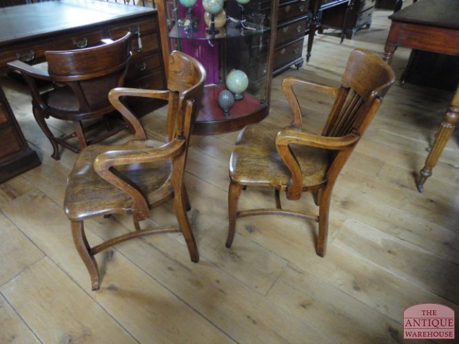 Antiek paar eiken bureaustoelen 2