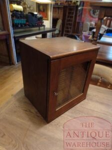 Antiek verzamelaars kastje, munten kastje