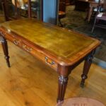 Antiek Victoriaans schrijftafeltje, leestafel, klein bureautje 2