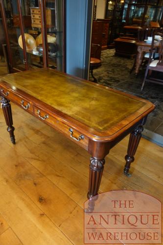 Antiek Victoriaans schrijftafeltje, leestafel, klein bureautje 2