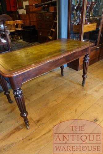 Antiek Victoriaans schrijftafeltje, leestafel, klein bureautje 3