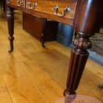 Antiek Victoriaans schrijftafeltje, leestafel, klein bureautje 4