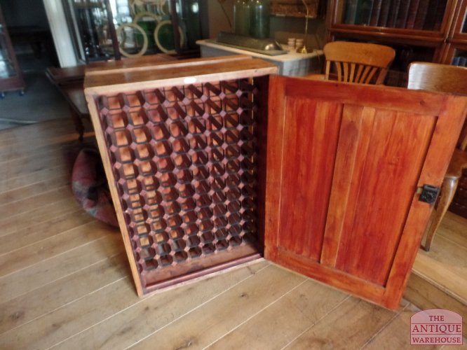 antiek wijn opslag kast