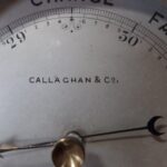 Antieke barometer van de firma Callaghan & Co 2
