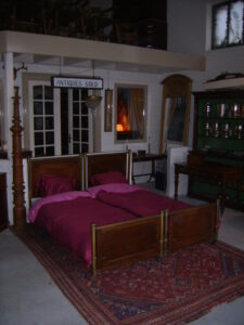 antieke  bedden, koper en  mahoniehout