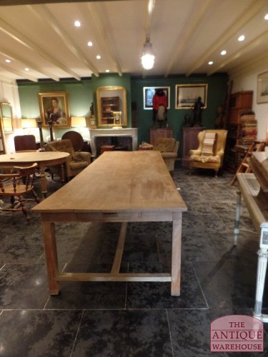 antieke beukenhouten  Franse tafel met 8 laden  320 cm bij 105 cm