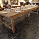 Antieke beukenhouten Franse tafel met 8 laden 2