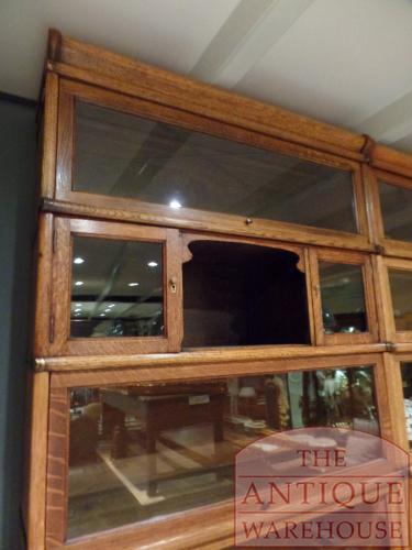 Antieke bibliotheek van Globe Wernicke met hoekelementen 4