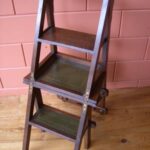 Antieke bibliotheektrap 1