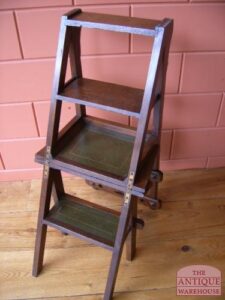 antieke bibliotheektrap