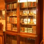 Antieke boekenkast, circa 1760 1