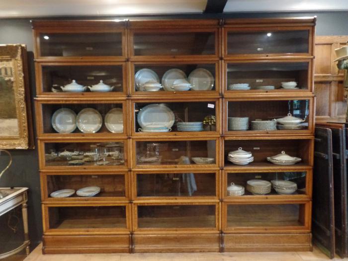 antieke drievoudige Globe Wernicke boekenkast met verspinging in de bovenste delen