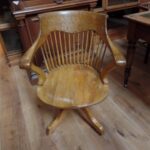 Antiker Eichen-Bürostuhl 1