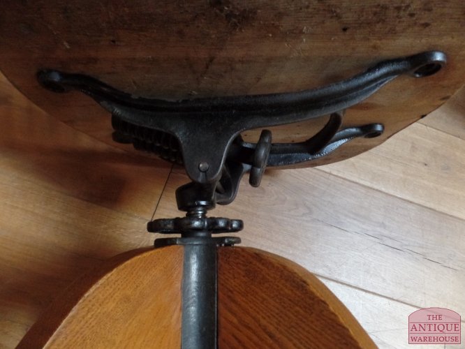 Antiker Eichen-Bürostuhl 2