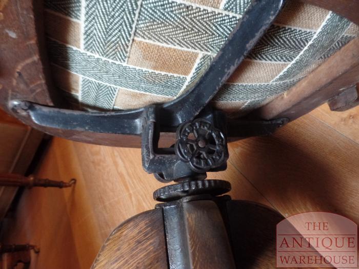 Antieke eiken bureaustoel in hoogte verstelbaar 2