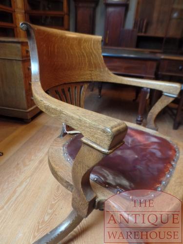 Antieke eiken bureaustoel in hoogte verstelbaar 4