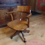 Antieke eiken bureaustoel in hoogte verstelbaar en kantelbaar 1