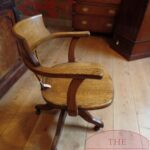 Antieke eiken bureaustoel in hoogte verstelbaar en kantelbaar 2