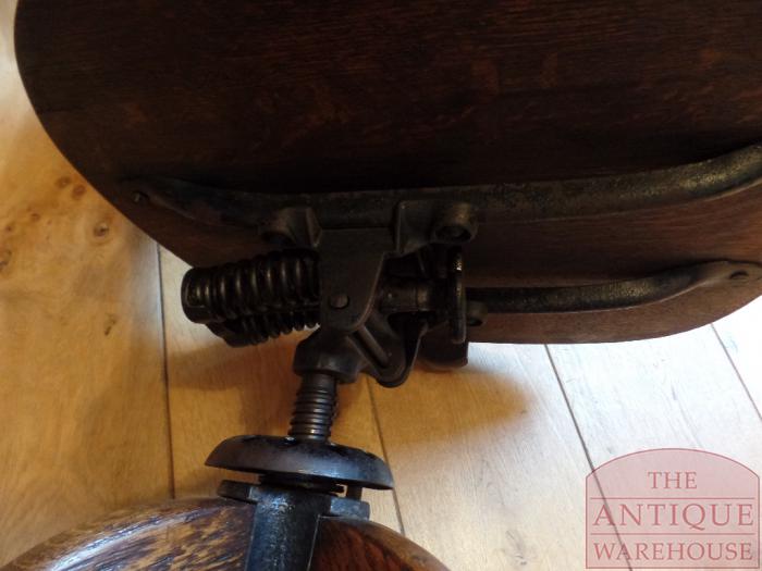 Antieke eiken bureaustoel in hoogte verstelbaar en kantelbaar 3