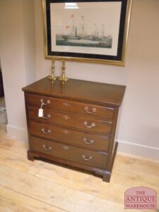 Antieke eiken Georgean ladekast