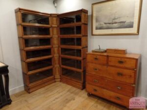 antieke eiken hoek Globe Wernicke kast