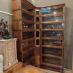 Antieke eiken hoekopstelling van Globe Wernicke boekenkasten 3