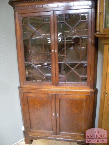 Antieke eiken hoekkast 2