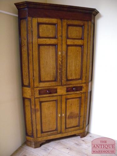 Antieke eiken hoekkast 3