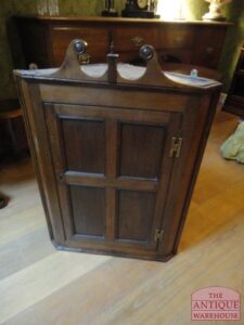 antieke eiken hoekkast,VERKOCHT