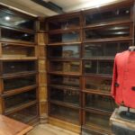 Antieke eiken ongerestaureerde hoekopstelling van Globe Wernicke 1