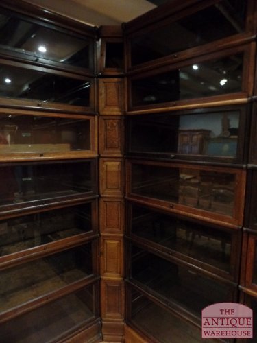 Antieke eiken ongerestaureerde hoekopstelling van Globe Wernicke 2