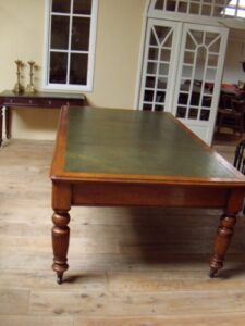 antieke eiken schrijftafel  "partners table" VERKOCHT