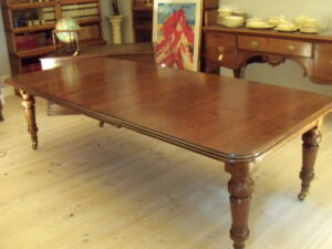 antieke eiken uitschuif eettafel afkomstig uit Engeland