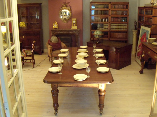 antieke eiken uitschuif eettafel afkomstig uit Engeland 2