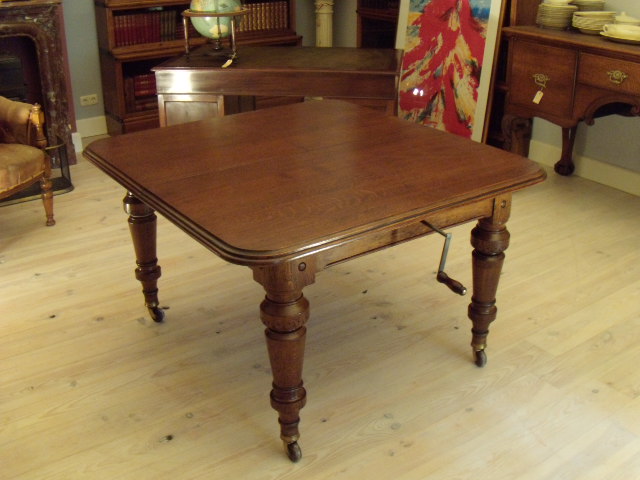 antieke eiken uitschuif eettafel afkomstig uit Engeland 3
