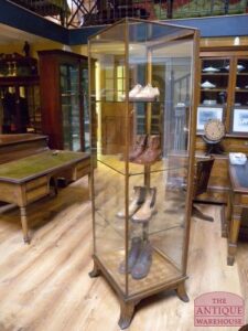 antieke eiken vitrine, VERKOCHT