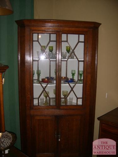 antieke eikenhoekkast 2