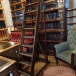 Antieke eikenhouten bibliotheek trap 1