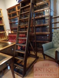 antieke eikenhouten  bibiotheek trap
