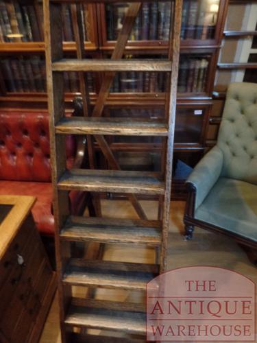 Antieke eikenhouten bibliotheek trap 2