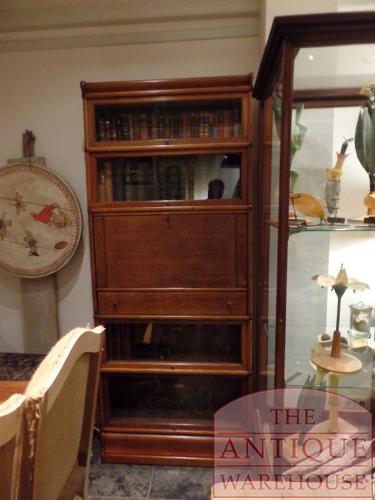 Antieke eikenhouten Globe Wernicke met schrijfgedeelte