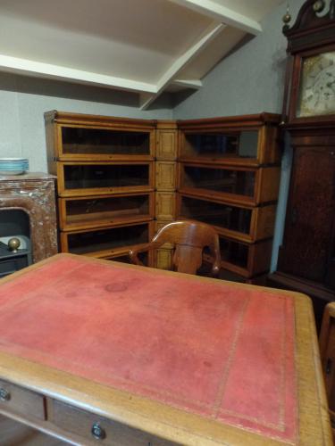 Antieke eikenhouten hoekopstelling van Globe Wernicke boekenkast systeem 2