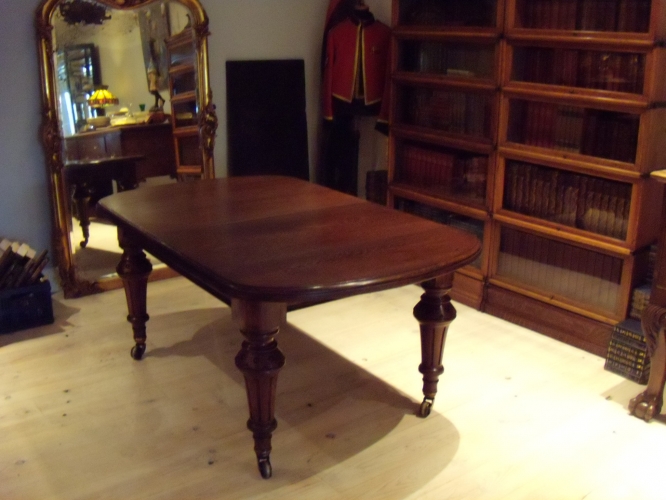 antieke eikenhouten kleine uitschuifbare eettafel