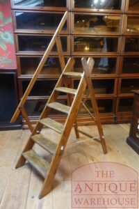 antieke Engelse bibliotheektrap