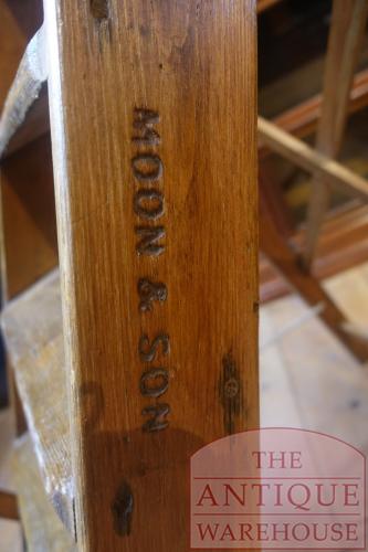 antieke Engelse bibliotheektrap 2